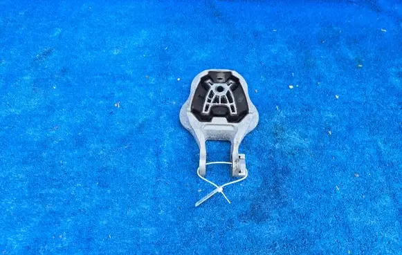 BMW X1 U11 Engine mount vacuum valve 8867540