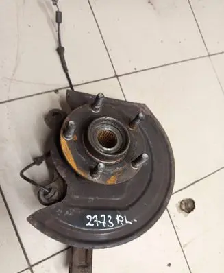 Nissan Qashqai Front wheel hub spindle knuckle