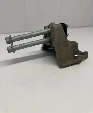 Gearbox mounting bracket