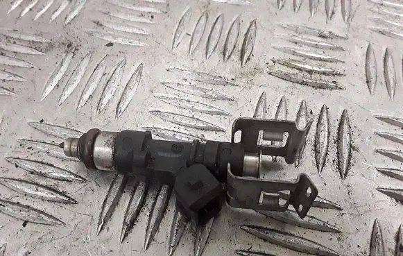 Fuel injector