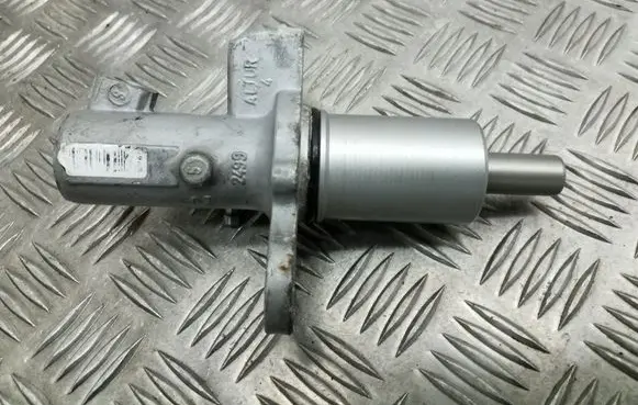 Audi A4 S4 B6 8E 8H Master brake cylinder TRW2499 2499