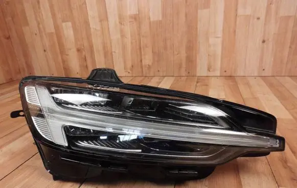 Volvo S60 Headlight/headlamp 32228816