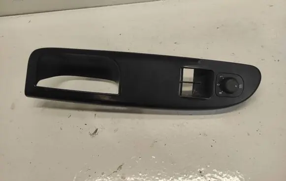 Volkswagen PASSAT B6 Front door window switch trim 3C1867171C