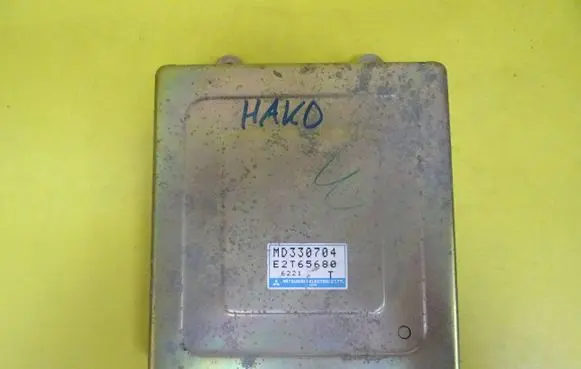 Mitsubishi Colt Engine control unit/module MD330704 E2T65680