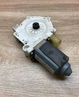 BMW 5 E39 Rear door window regulator motor 8360511 9030144