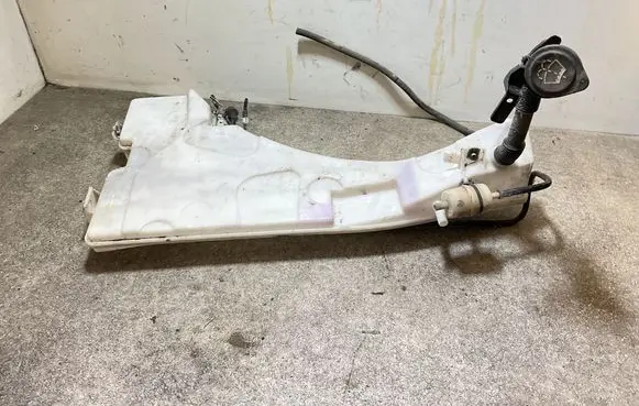 BMW X5 E70 Windshield washer fluid reservoir/tank 10833217 7184713 7190998