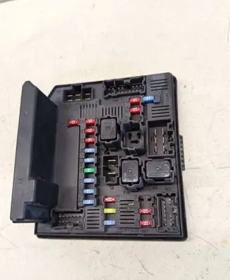 Nissan Qashqai+2 Fuse module 284B7BB00C 4647562439 522792F01