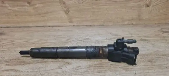 Volvo V60 Fuel injector 31303238