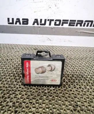 KIA Ceed Anti-theft wheel nuts and lock LP490ADU00