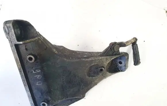 Volkswagen PASSAT B5.5 Engine mounting bracket 8d0199308ab