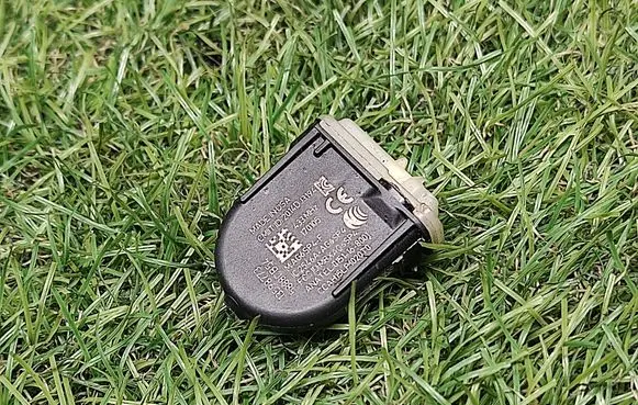 Chevrolet Cruze II Tire pressure sensor 13598773