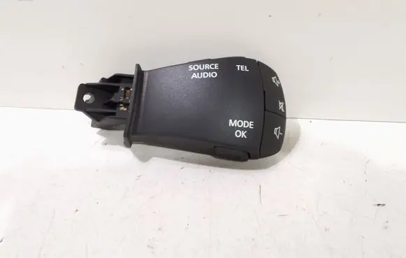 Head unit multimedia control