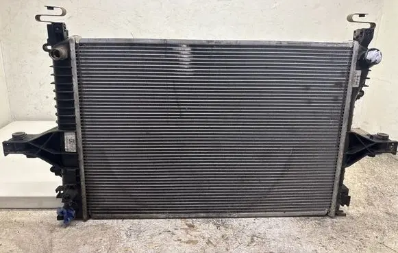 Volvo XC70 Coolant radiator 685APNR