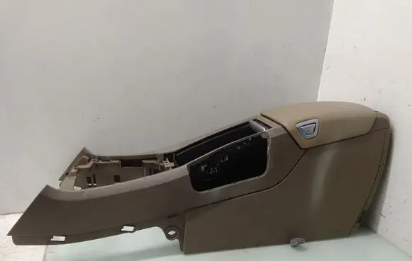 Volvo V70 Center console 
