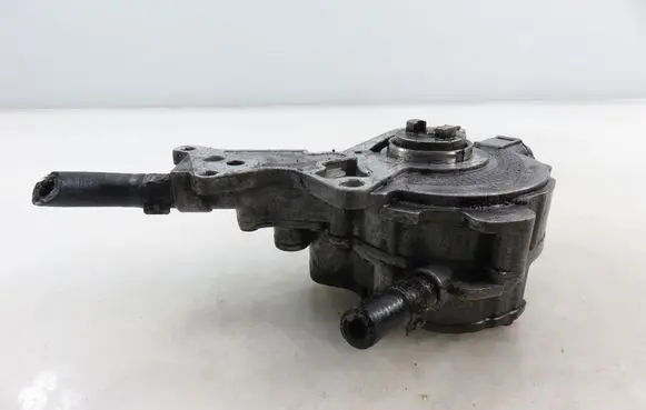 Volkswagen PASSAT B6 Vacuum pump 038145209H