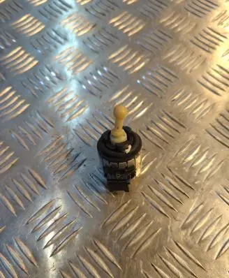 BMW 5 E60 E61 Headlight level adjustment motor 7207574