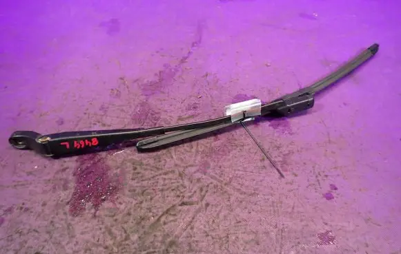 Skoda Fabia Mk2 (5J) Front wiper blade arm 5J1955409B