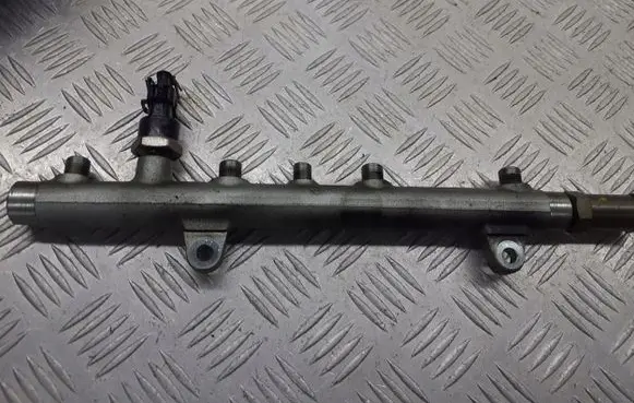 Volvo S40, V40 Fuel main line pipe