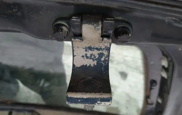 Volkswagen Golf IV Tailgate/trunk/boot hinge