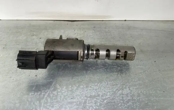 Lexus RX 450H Valve oil control 331020