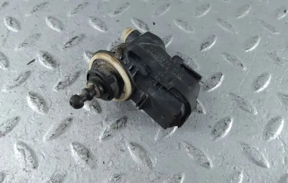 Headlight level adjustment motor