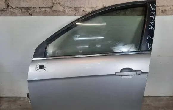 Chevrolet Captiva Front door