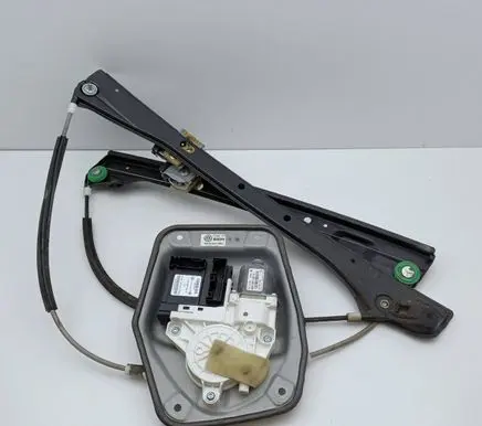 Volkswagen Golf Plus Front door window regulator with motor 1K3837462B 5M1837402G 1K0959792K