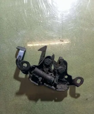 Nissan Patrol Y61 Engine bonnet/hood lock/catch