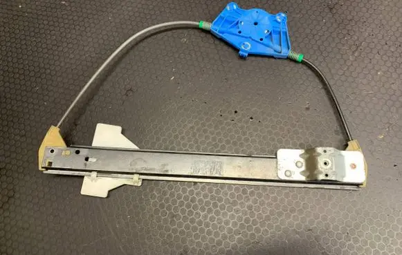 Audi A4 S4 B7 8E 8H Rear door manual window regulator 