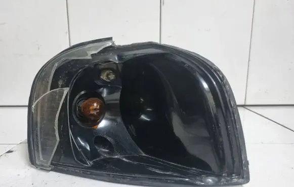 Volvo S80 Front indicator light 8678113 89024910