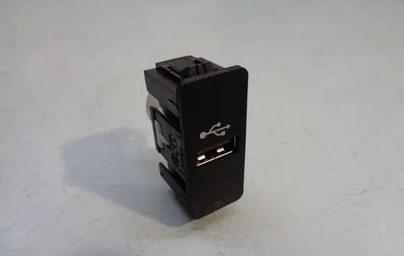 BMW 3 F30 F35 F31 USB socket connector 9230248 8410923024802