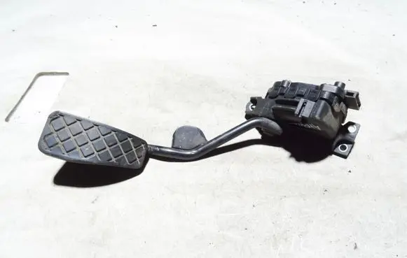 Audi A4 S4 B6 8E 8H Accelerator throttle pedal 8E2721523