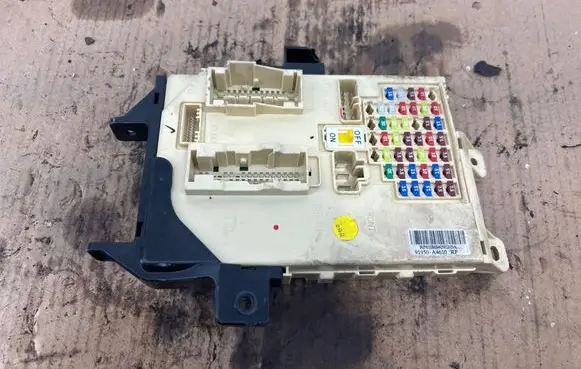 KIA Carens III Fuse module 91950A4610