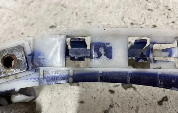 Peugeot 208 I Front bumper mounting bracket C06218091 9673271580