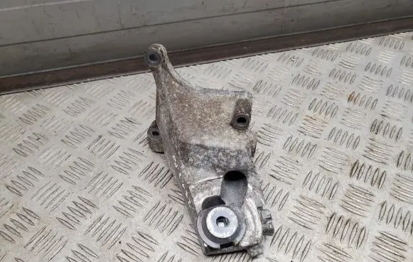 Mercedes-Benz S W221 Engine mounting bracket A2782236204