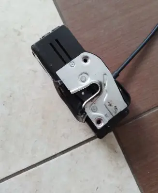 Tesla Model S Rear door lock 600891488D