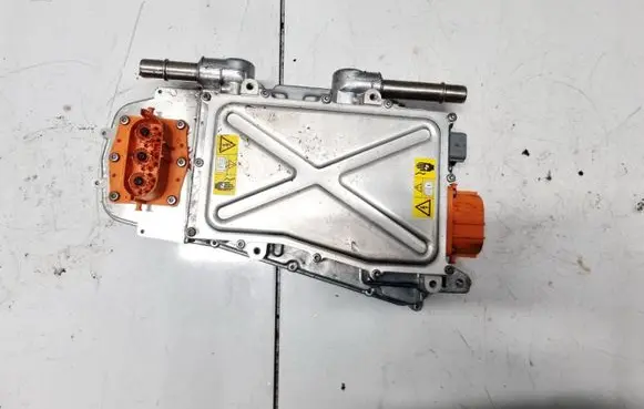 Voltage converter inverter