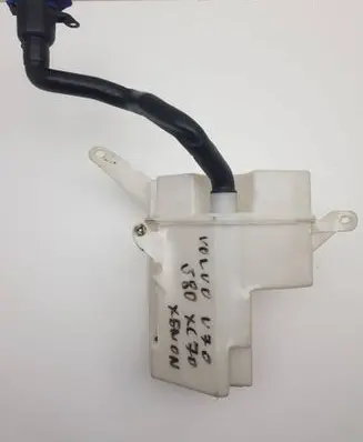 Volvo V70 Windshield washer fluid reservoir/tank 30784233 30784234