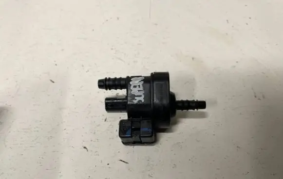 Skoda Superb B8 (3V) Vacuum valve 06H906517