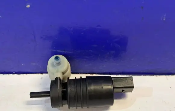 Porsche Cayenne (92A) Windscreen/windshield washer pump 1K6955651