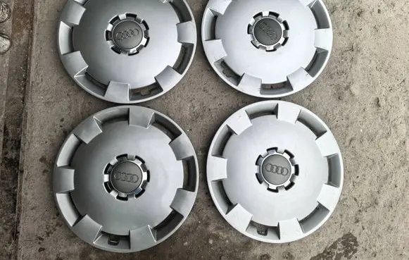 Audi A3 S3 8P R16 wheel hub/cap/trim 8P0601147A