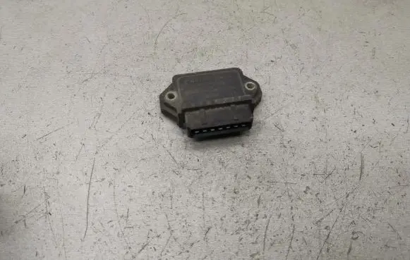 Audi 80 90 S2 B4 Ignition amplifier control unit 211905351D