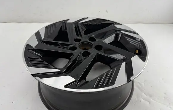 Nissan Qashqai J12 R18 alloy rim 