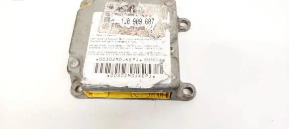 Volkswagen PASSAT B5 Airbag control unit/module 1J0909607 5WK4199VW3