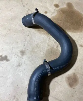 Volvo V70 Engine coolant pipe/hose 08671393