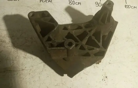 Skoda Octavia Mk1 (1U) Engine mounting bracket 038199207H KTS211 H10266829