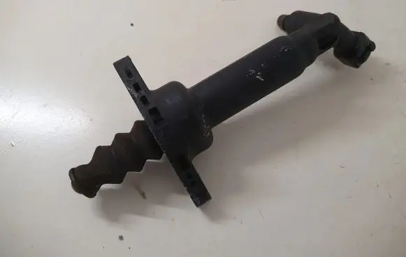 Volkswagen Up Clutch slave cylinder 1S0721261B