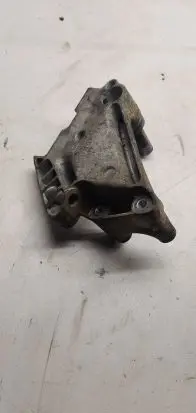 Volkswagen PASSAT B8 Engine mounting bracket 04L199207
