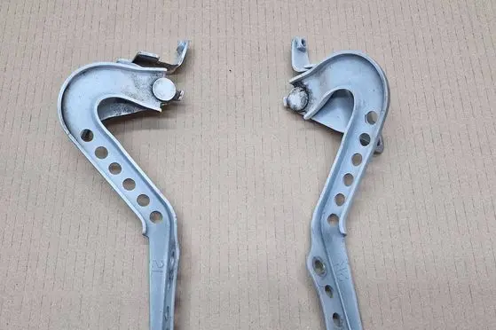 Citroen C1 Engine bonnet/hood hinges 