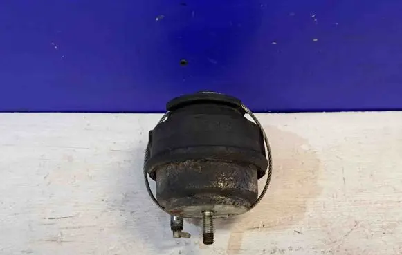Engine mount bracket